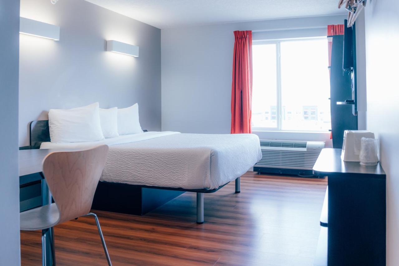 Motel 6 Airdrie Ngoại thất bức ảnh