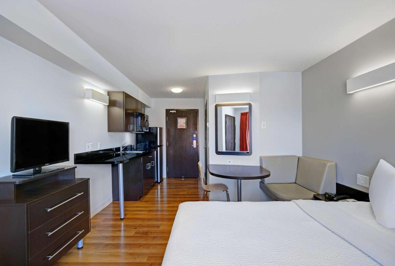 Motel 6 Airdrie Ngoại thất bức ảnh