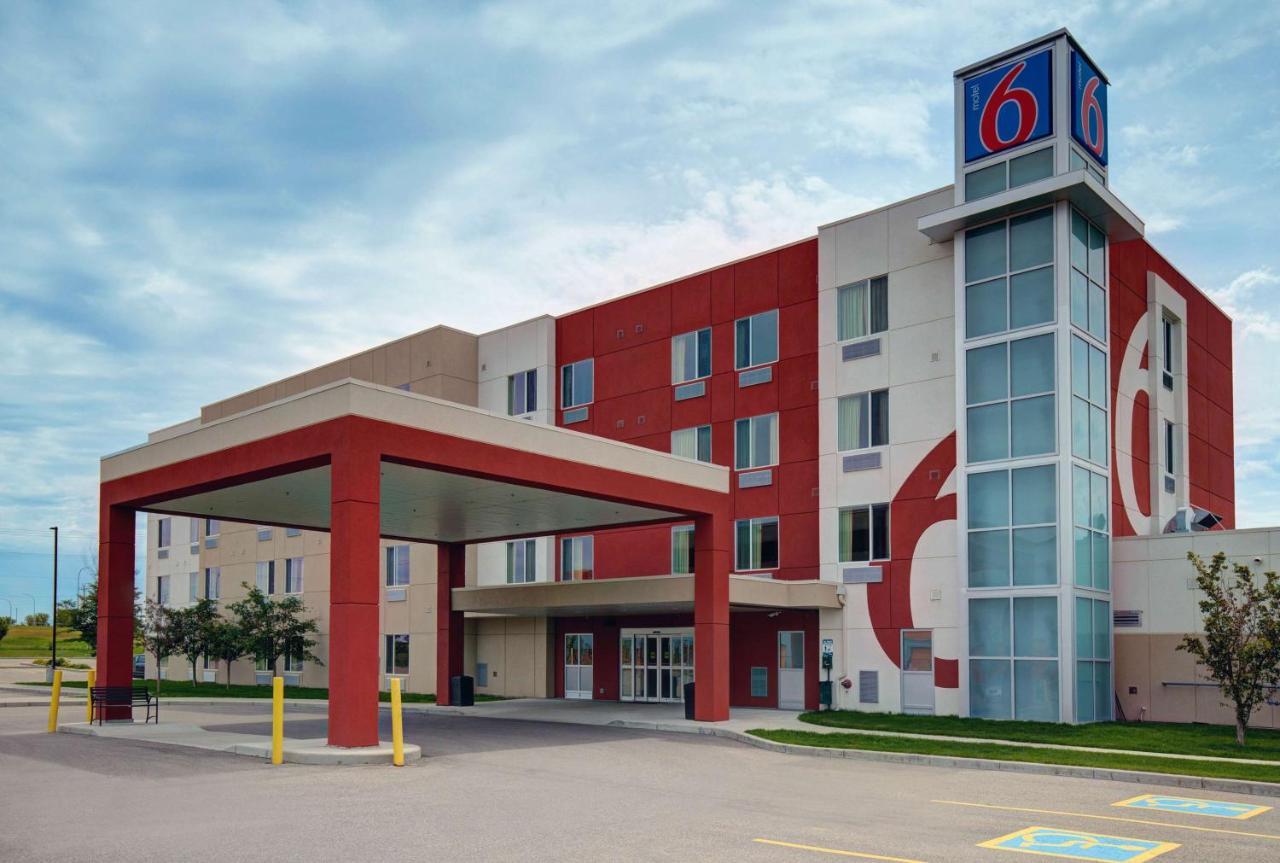 Motel 6 Airdrie Ngoại thất bức ảnh
