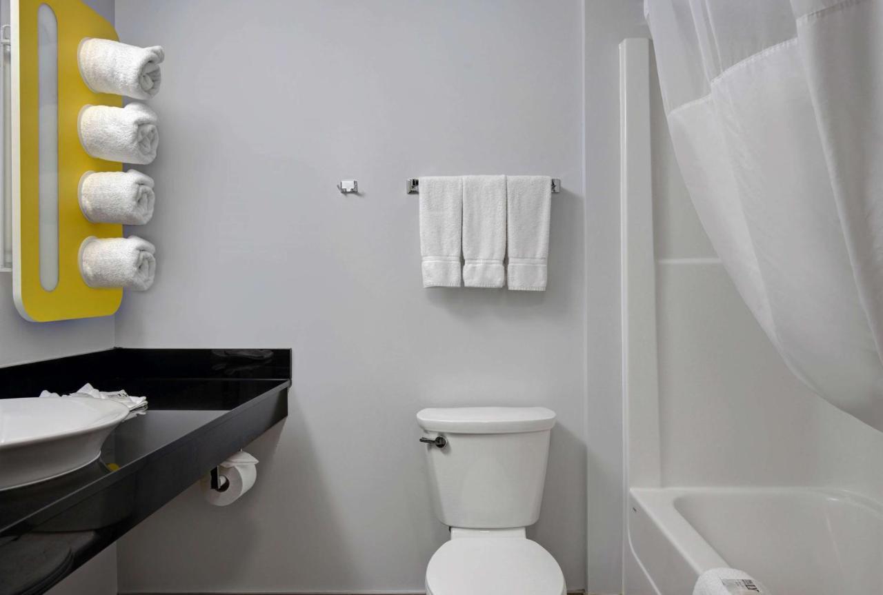 Motel 6 Airdrie Ngoại thất bức ảnh