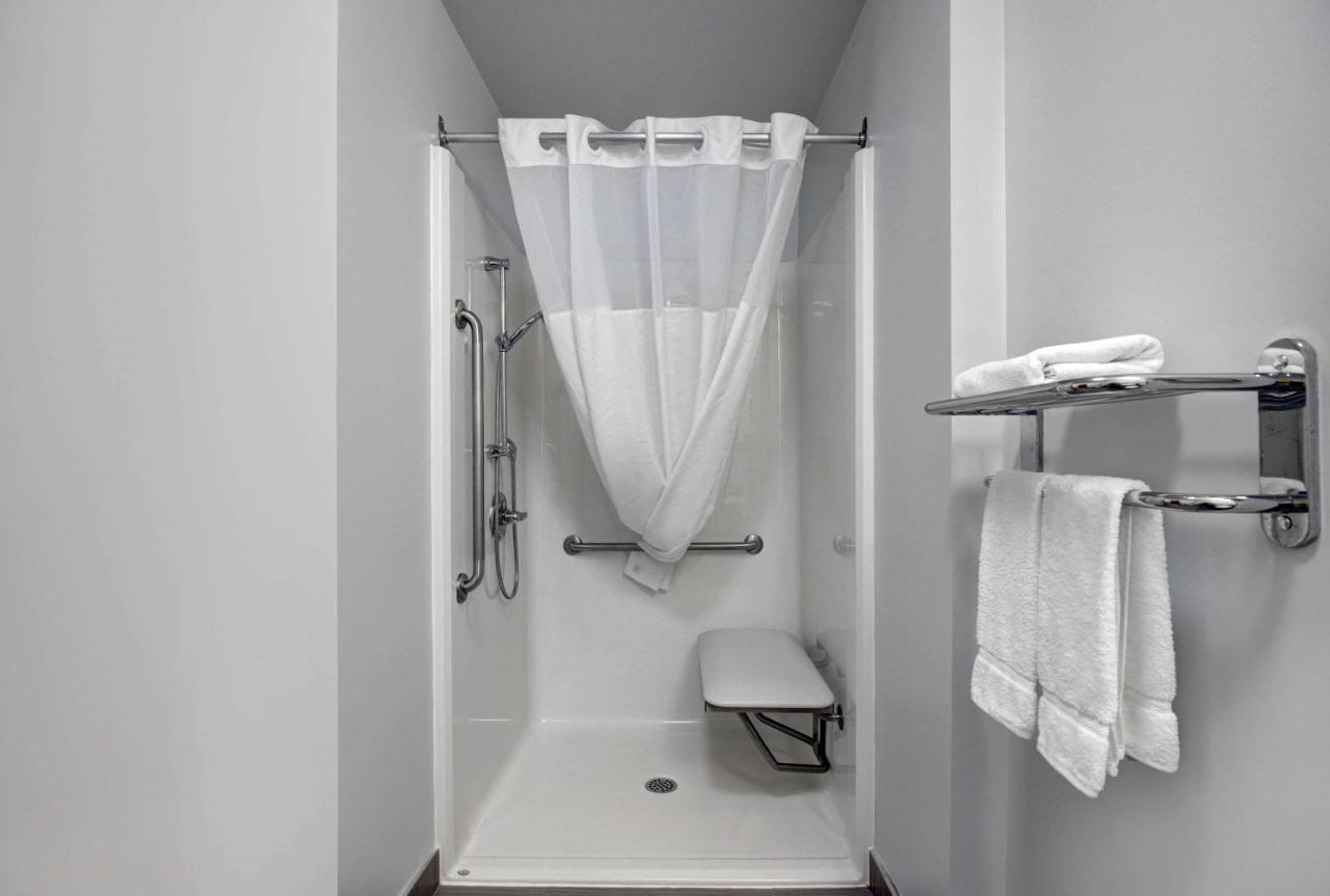Motel 6 Airdrie Ngoại thất bức ảnh