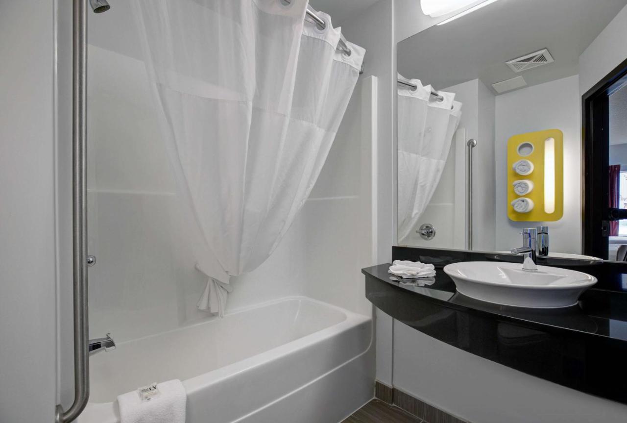 Motel 6 Airdrie Ngoại thất bức ảnh