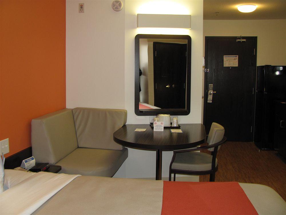 Motel 6 Airdrie Ngoại thất bức ảnh
