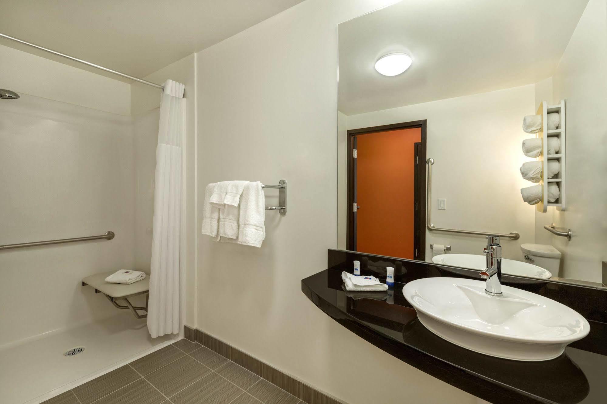 Motel 6 Airdrie Ngoại thất bức ảnh
